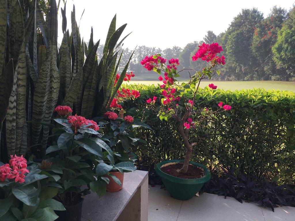 Villa At Tarudhan Valley Golf Resort Manesar Exteriör bild